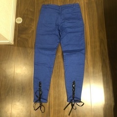 ★ジュリアブティック レースアップスキニーパンツ★の画像