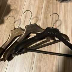 GUCCI ハンガー　3本