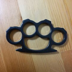 「メリケンサック型」ペーパーウェイト（金属製）