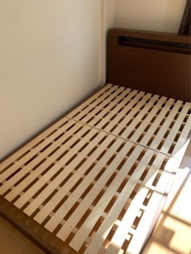 セミダブルベッド　ニトリ　取り引きする方、決まりました。