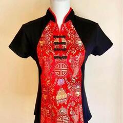 (新品)豪華な刺繍柄のサテン生地をあしらったチャイナTシャツ【赤...