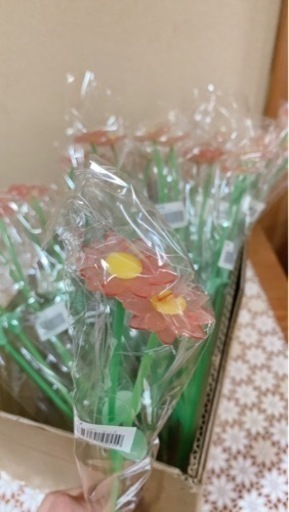 お花　造花　あと花が色々入っている箱も付けます。