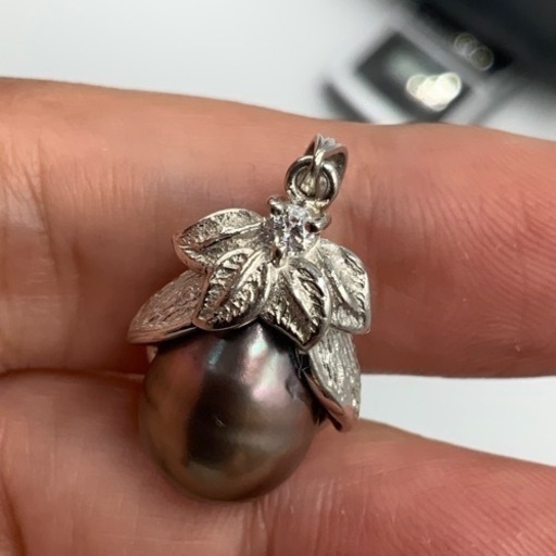 売り切れました。Pt900 プラチナ900 大粒 黒蝶真珠　パールペンダント　8.7g ダイヤモンドペンダント