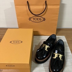  メルカリで5万で出品中　TOD'S トッズ ケイト ローファー 23.5