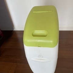 おむつ入れ。ベビー用品。Apricaアップリカ製。強力消臭紙おむ...