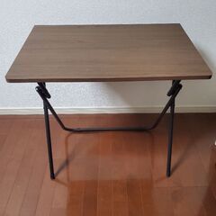 折り畳みテーブル2台差し上げます。