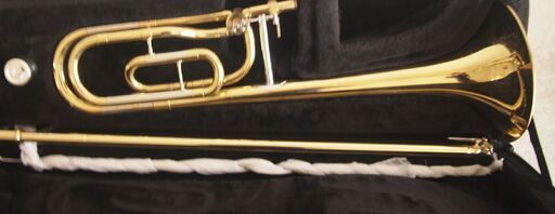ほぼ新品のトロンボーンセット　ケース付き