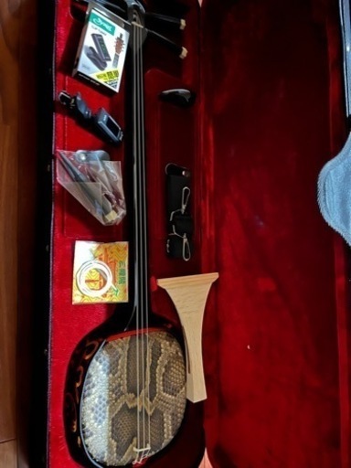 購入者の方決定。蛇三線