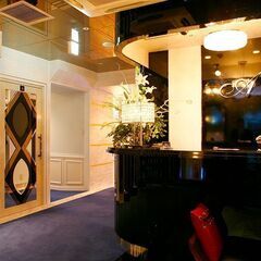 【正社員】博多 ・中洲★店舗スタッフ募集《未経験者歓迎》月給50万超（店長・幹部候補）シフト制スタッフ月給28万〜40万の画像
