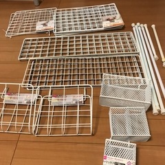 ワイヤーラティス　メッシュカゴ　マガジンラック　突っ張り棒『中古』