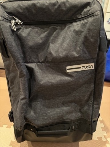 TUSAのローラーキャリーバッグ