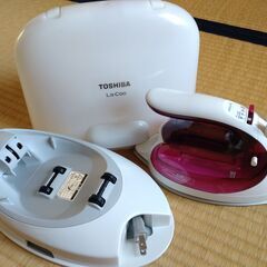 美品 東芝 TOSHIBA コードレススチームアイロン