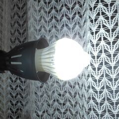 2個中１個引渡し完了、残りの1個です、LED電球 人感センサー E26 ９W 昼白色 明暗センサー 自動点灯/消灯 　の画像