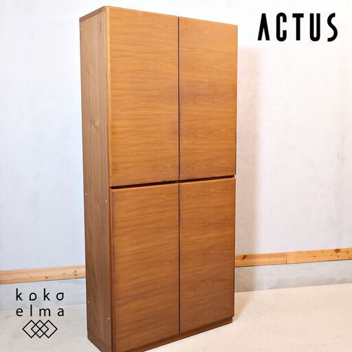 ACTUS(アクタス)で取り扱われているSHINE SHELF DOOR CABINETです。シンプルで直線的なデザインブックシェルフ。可動式の棚板で、色々なものを豊富に収納できるキャビネットです！
