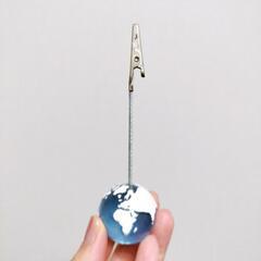 地球儀のポストカード立て