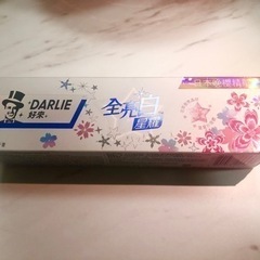 【未開封】キラキラ星入り歯磨き粉　DARLIE 台湾歯磨き粉の画像