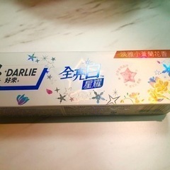 【未開封】キラキラ星入り歯磨き粉　DARLIE 台湾歯磨き粉の画像