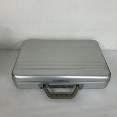 【ZERO HALLIBURTON】 ゼロハリバートン ダイヤルロック式 アタッシュケース ビジネスバッグ シルバーの画像