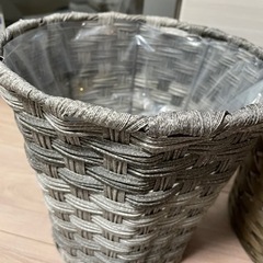 観葉植物鉢カバー2個の画像