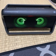 LG pk7 portable bluetooth speakerの画像
