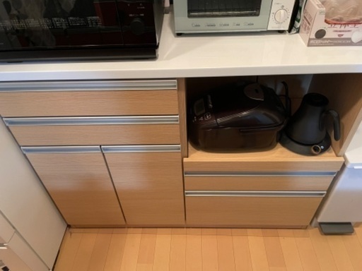 2023/4購入　美品食器棚　3/9〜12までにお引き取りに来られる方