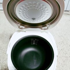🍎NEOVE 炊飯器 3合 マイコン RRS-AM30WT の画像