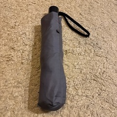 中古  折り畳み傘です。  グレーの画像
