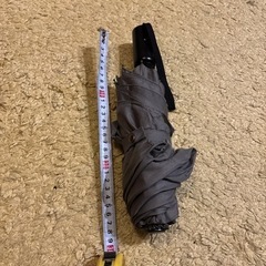 中古  折り畳み傘です。  グレーの画像