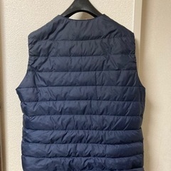 UNIQLO ウルトラライトダウンベスト　ネイビー　値下げ中の画像