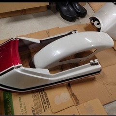 cbx400f/赤白外装一式の画像