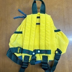 黄色のリュックの画像