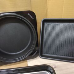 美品　未使用品　山善 　2020年製　ホットプレート 着脱式 2枚組 波型プレート ＆ 鍋プレート YHC-W600 波型プレート 焼き肉プレート 電気グリル鍋 ふた付き 蓋 ガラス蓋 温度調節 保温 一人用鍋 ひとり用鍋 1台2役の画像