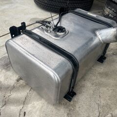 【中古】3～4ｔトラック用 アルミ製燃料タンク100Lの画像