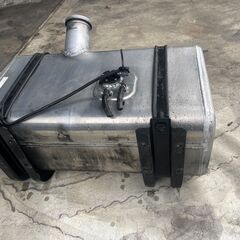 【中古】3～4ｔトラック用 アルミ製燃料タンク100Lの画像