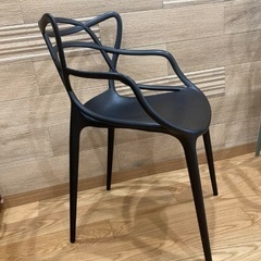 カルテル マスターズチェア ブラック