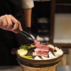 【時給1,200円以上！週2OK！大学生・フリーター歓迎】SNSで話題！美味しすぎる賄い無料のラム肉専門店スタッフの画像