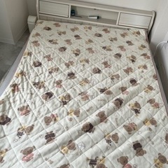 ダブルベッドフレームの画像