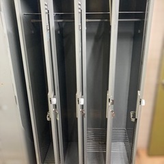 4人用スチールロッカー 鍵付き①の画像