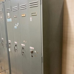 4人用スチールロッカー 鍵付き①の画像