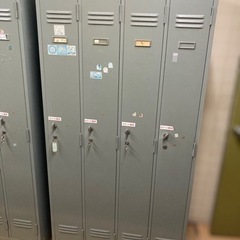 4人用スチールロッカー 鍵付き①