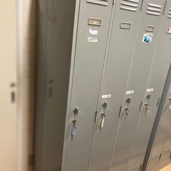 4人用スチールロッカー 鍵付き②の画像