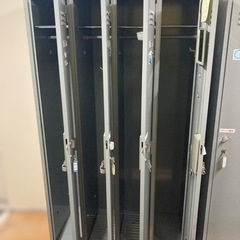 4人用スチールロッカー 鍵付き②の画像