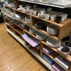 【在庫処分セール】こちらの棚にある商品♪全品100円(税込)♪☆質屋・リサイクルマート宇部店☆の画像