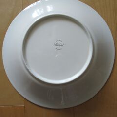 ウサギ柄のカレー皿の画像