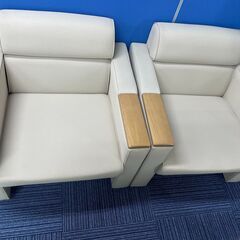 ☆綺麗なオフイス家具　応接セットです。☆の画像