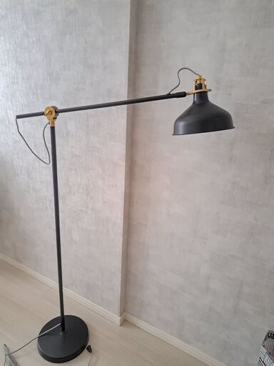 IKEA　フロアランプ