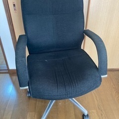 黒のデスク椅子「大幅値下げ中」