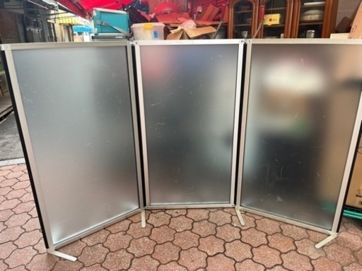 3連パーティーション　アルミ枠　配達可能