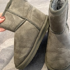 ムートンブーツの画像