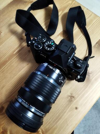 OM system OM-5　ボディと12-100mm Proレンズ
